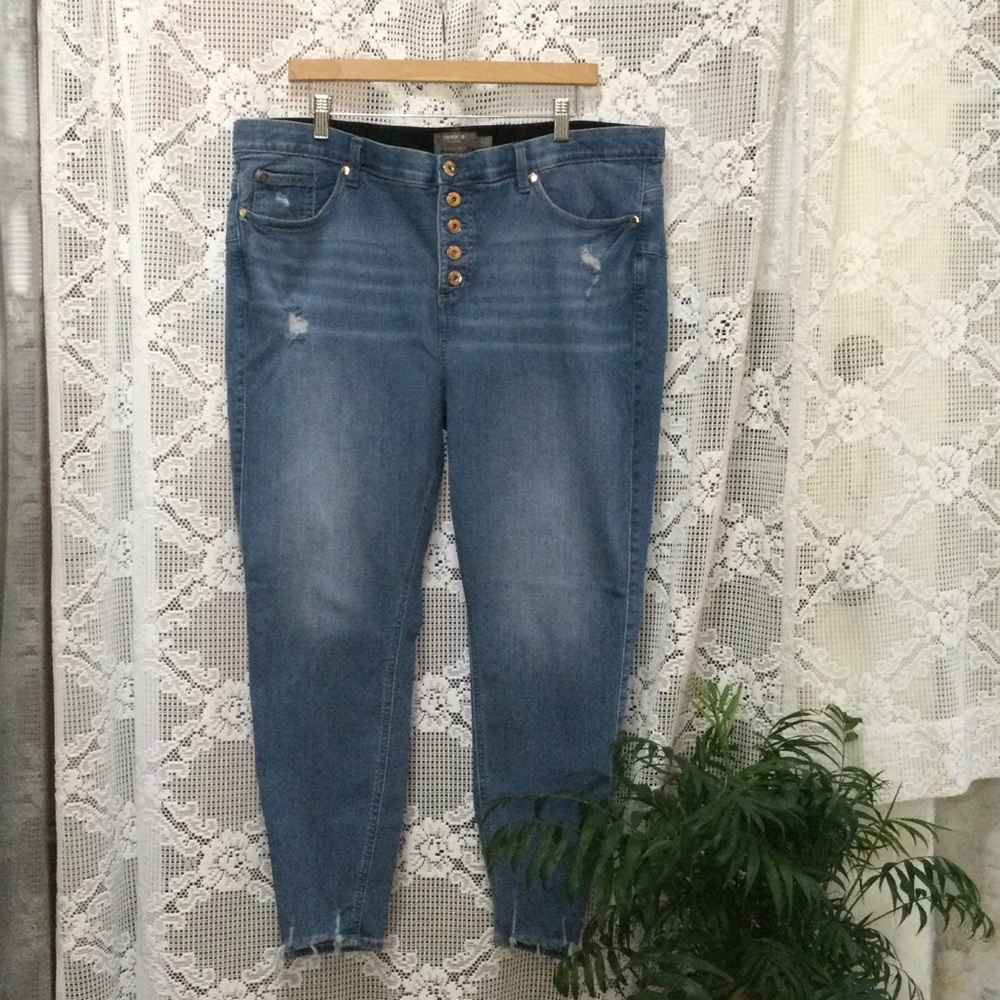 Torrid Womens Bombshell Skinny Distressed Frayed Stretch Button Fly Jeans SZ 22